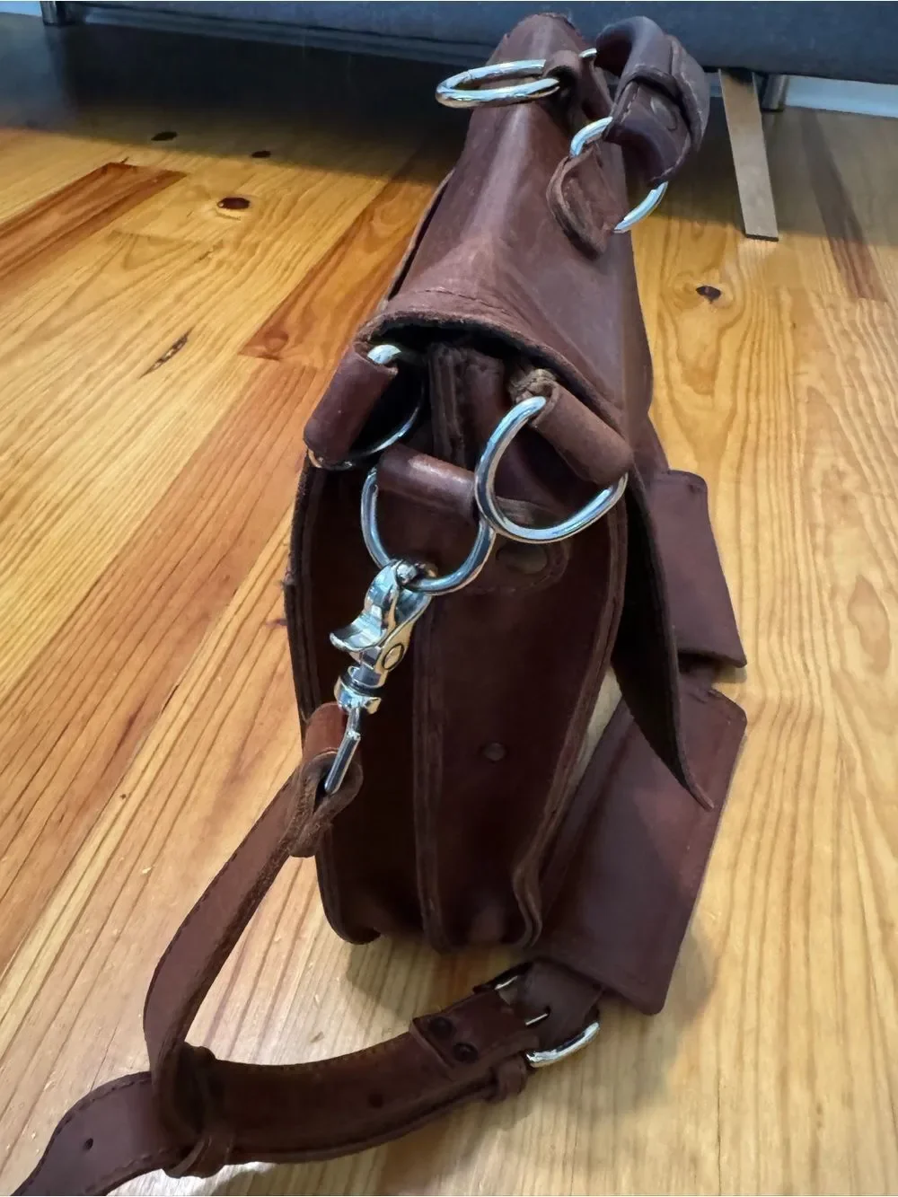 Saddleback Leather Briefcase Chestnut Brown Shoulder Strap Buckle